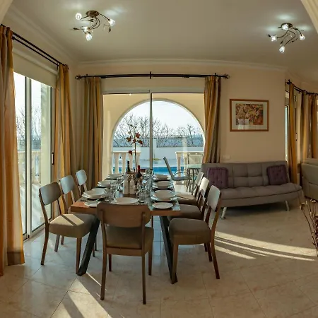 Komissa Villa Kato Yialia